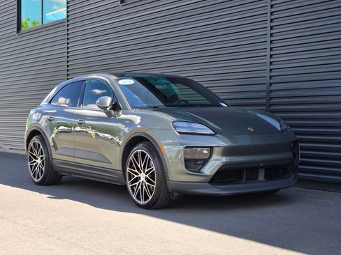 Certified 2025 Porsche Macan 4 Electric AWD/4WD image 9