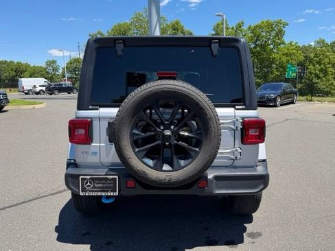 Used 2023 Jeep Wrangler Unlimited Sahara w/ Cold Weather Group AWD/4WD image 6