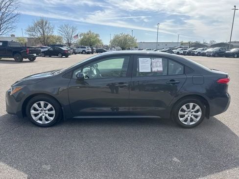 Used 2025 Toyota Corolla LE image 2