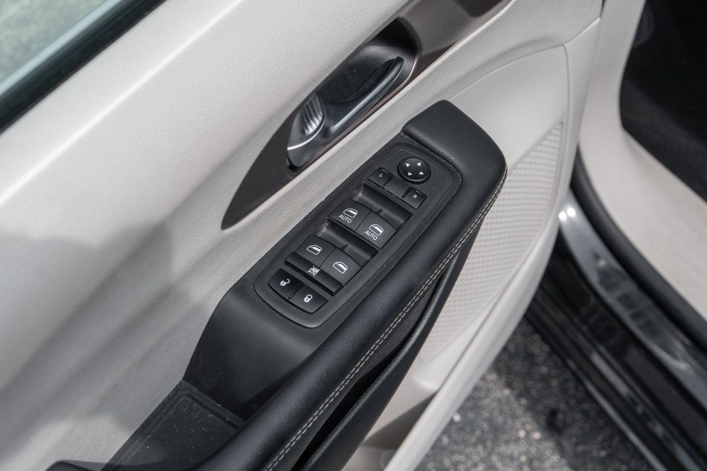 Used 2023 Chrysler Voyager LX FWD image 19