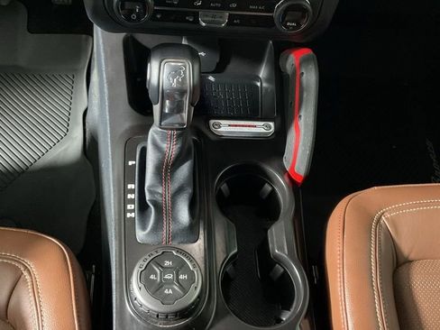 Used 2024 Ford Bronco Heritage Edition AWD/4WD image 31