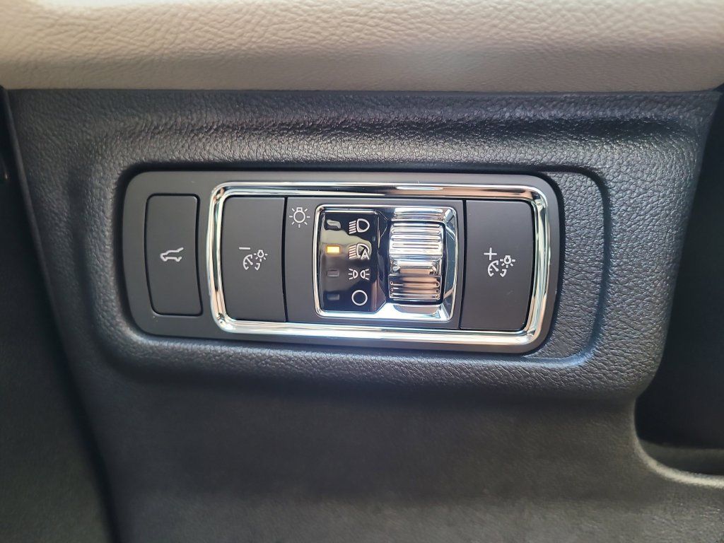 Used 2026 Lincoln Corsair Reserve FWD image 25