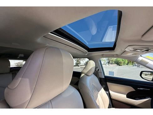 Used 2022 Toyota Highlander XLE image 21