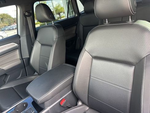 Used 2022 Volkswagen Atlas Cross Sport SE w/ Black Wheel Package image 4
