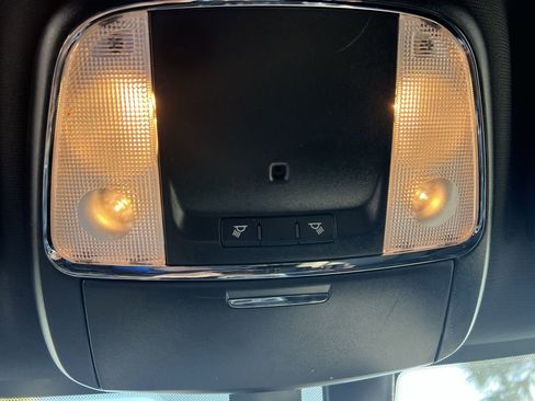 Used 2019 Jeep Grand Cherokee Laredo image 28