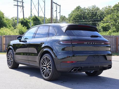 New 2025 Porsche Cayenne image 3
