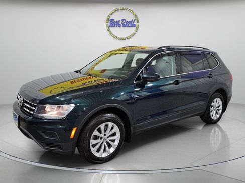 Used 2019 Volkswagen Tiguan SE w/ Panoramic Sunroof Package image 3