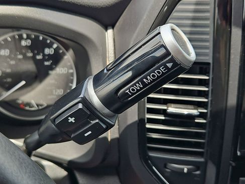 Used 2023 Nissan Titan SV w/ SV Convenience Package RWD image 16