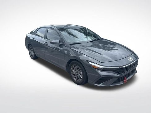 Used 2024 Hyundai Elantra SEL FWD image 3