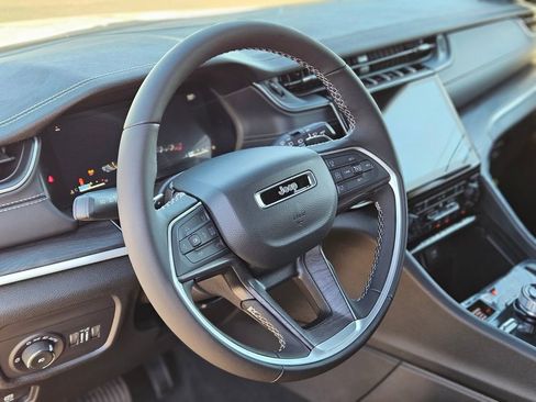 New 2025 Jeep Grand Cherokee Limited image 19