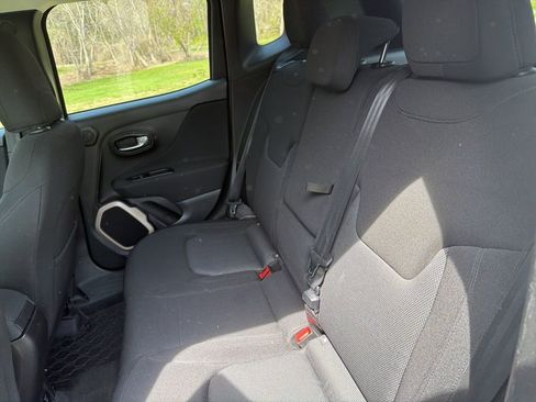 Used 2015 Jeep Renegade Latitude w/ Popular Equipment Group image 13