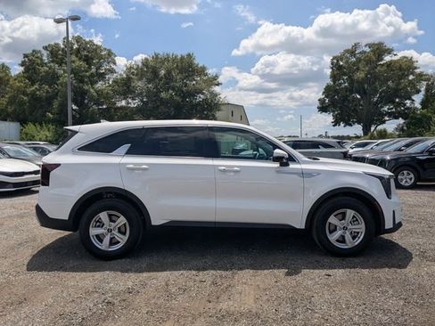 New 2026 Kia Sorento LX FWD image 8