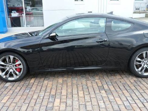 Used 2016 Hyundai Genesis Coupe 3.8 image 1