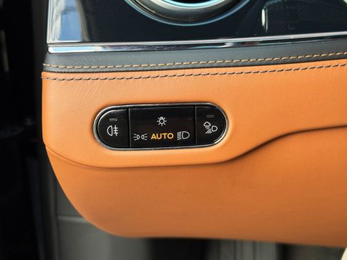 Used 2023 Bentley Flying Spur Azure AWD/4WD image 22