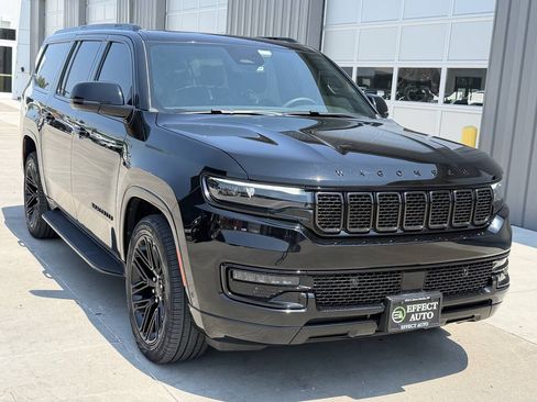 Used 2024 Jeep Wagoneer L Series II AWD/4WD image 8