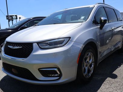 Used 2023 Chrysler Pacifica Limited