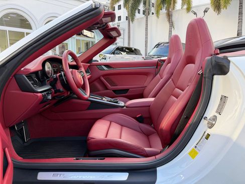 Used 2024 Porsche 911 Carrera 4S image 34