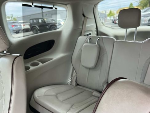 Used 2020 Chrysler Pacifica Limited FWD image 25
