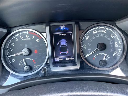 Used 2022 Toyota Tacoma TRD Off-Road w/ Technology Package image 24