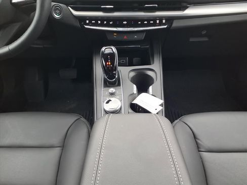 Used 2025 Cadillac XT4 Premium Luxury image 11