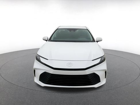 Used 2025 Toyota Camry LE image 4