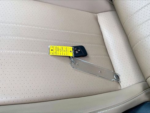 Used 2023 Volkswagen Tiguan SE image 15