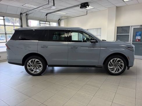 Used 2025 Lincoln Navigator Reserve AWD/4WD image 8