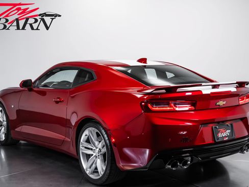 Used 2016 Chevrolet Camaro SS RWD image 3