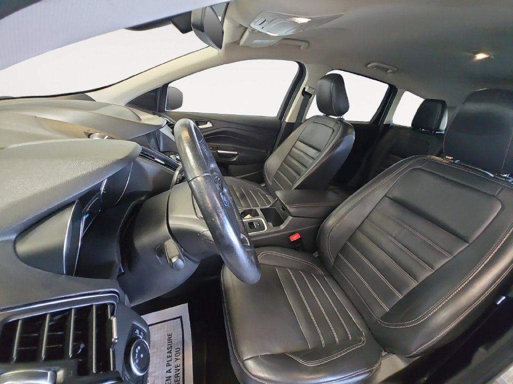 Used 2019 Ford Escape Titanium w/ U9j03 - Titanium Tow Package AWD/4WD image 16