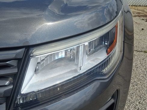 Used 2019 Ford Explorer XLT w/ Equipment Group 202A AWD/4WD image 6