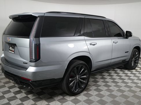 Used 2025 Cadillac Escalade V AWD/4WD image 8