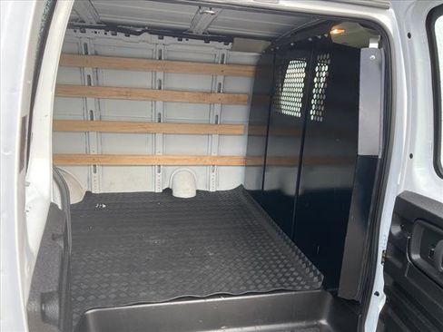 Used 2021 GMC Savana 2500 w/ Driver Convenience Package image 4