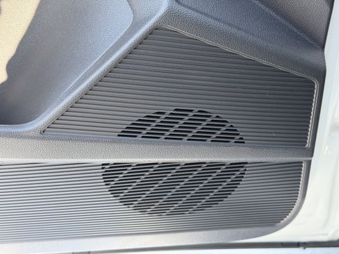 New 2026 Volkswagen Taos SE image 18