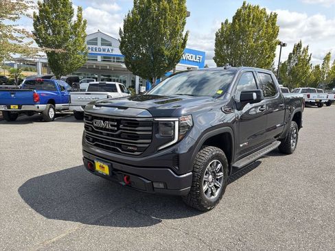 Used 2024 GMC Sierra 1500 AT4 w/ Technology Package AWD/4WD image 1