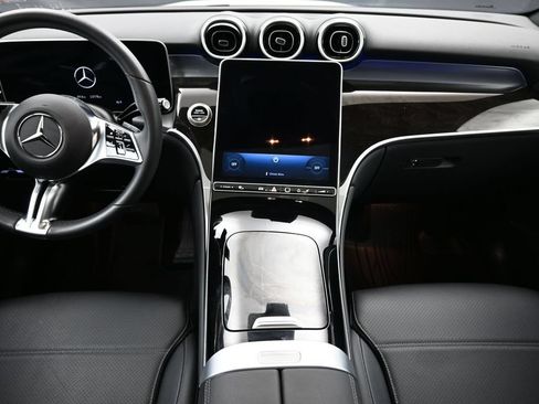 Used 2025 Mercedes-Benz GLC 300 4MATIC image 6