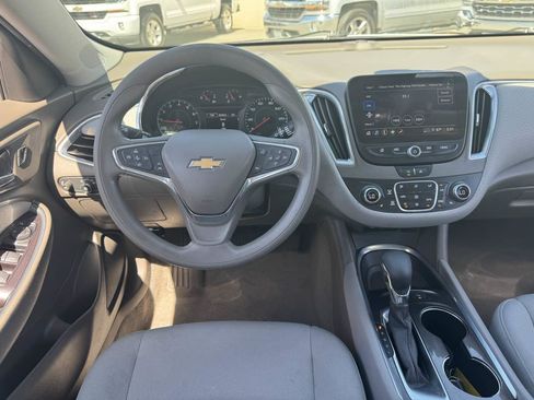 Used 2021 Chevrolet Malibu LT FWD image 21
