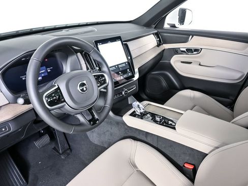 New 2026 Volvo XC90 T8 Plus w/ Protection Package AWD/4WD image 4
