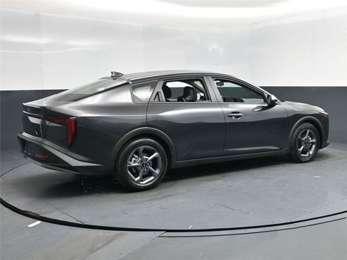 New 2025 Kia K4 LXS image 4