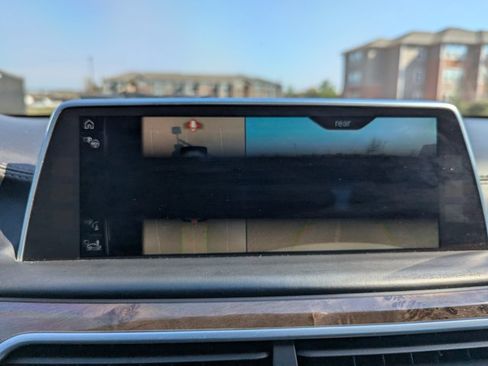 Used 2017 BMW 750i image 18