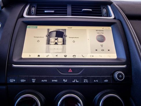 Used 2018 Jaguar E-PACE SE image 6