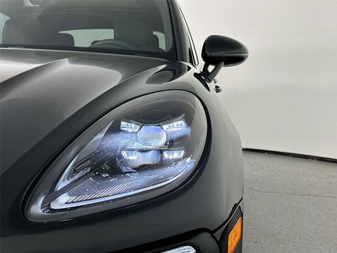 Certified 2025 Porsche Macan Turbo AWD/4WD image 15