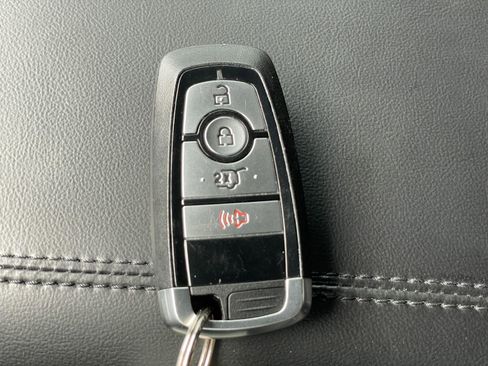 Used 2024 Ford Explorer XLT image 27