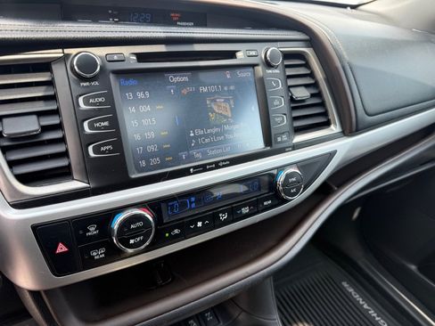Used 2016 Toyota Highlander XLE w/ Protection Package #3 AWD/4WD image 11