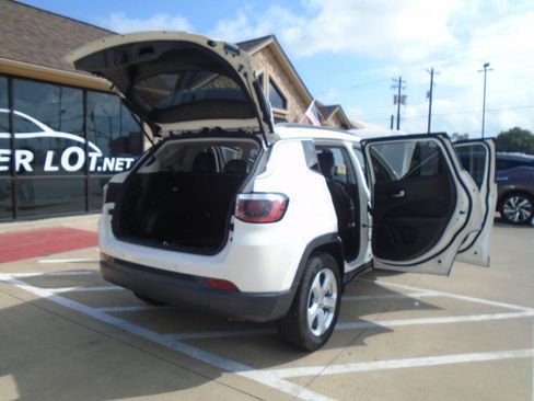 Used 2018 Jeep Compass Latitude w/ Popular Equipment Group FWD image 22