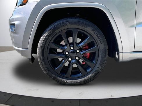 Certified 2021 Jeep Grand Cherokee Laredo X AWD/4WD image 33