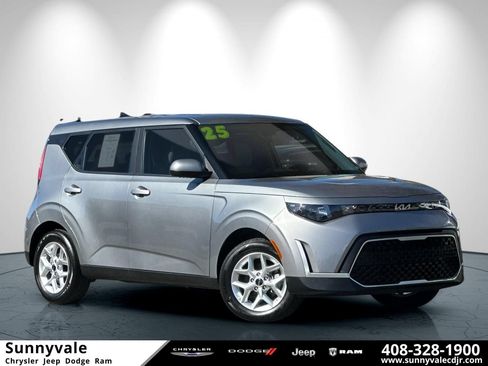 Used 2025 Kia Soul LX w/ LX Technology Package FWD image 1