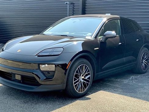 Used 2025 Porsche Macan Electric image 1