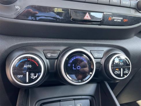 Used 2024 Hyundai Venue Limited image 20