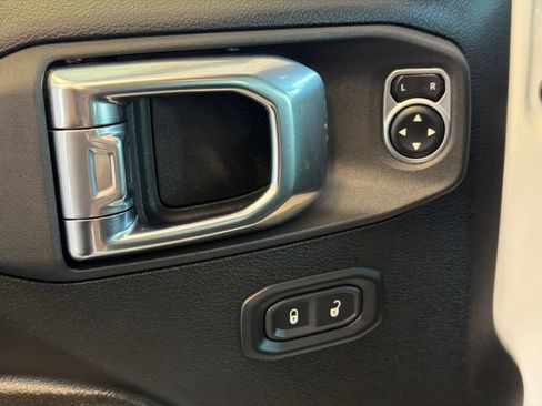 Used 2026 Jeep Gladiator Mojave AWD/4WD image 13