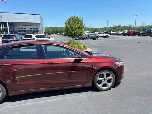 Used 2015 Ford Fusion SE FWD image 4